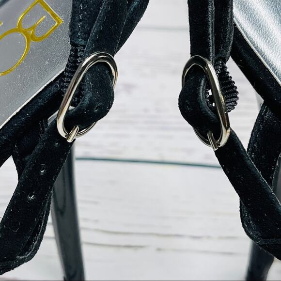 BCBG Paris leather upper ruffle with metal silver accent NEW without tags - Picture 10 of 11